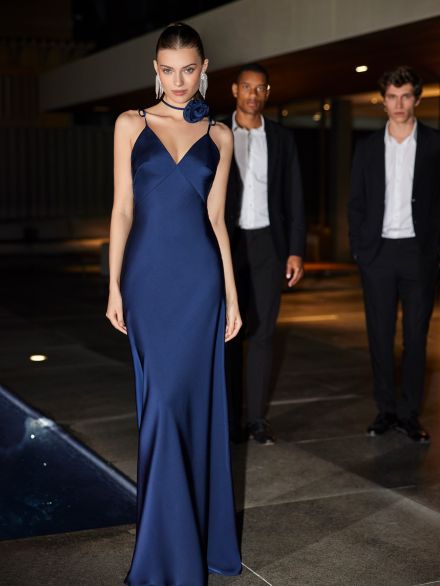 Abito lungo blu navy con gonna svasata Marfil Rosa Clarà 2025